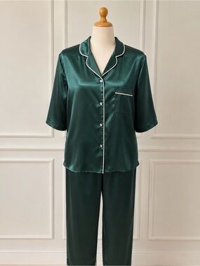 Silky Custom made polyester satin-style pajama set / loungewear 💚 size m-l